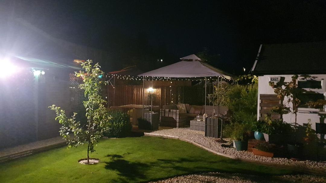 Sally'S Bed And Breakfast Luton  Zewnętrze zdjęcie